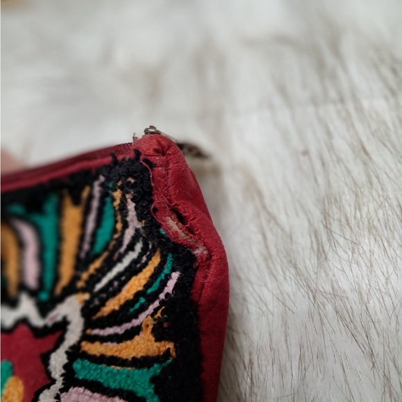 Floral Embroidered Cosmetic Bag - Picture 5 of 6